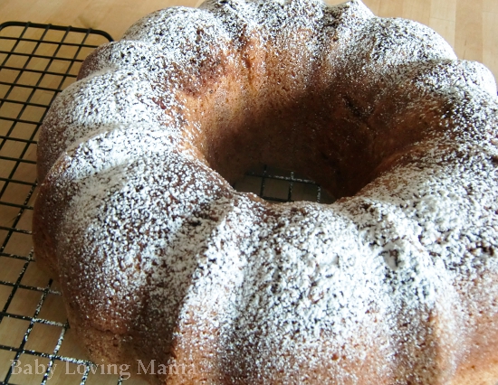 Moist Cinnamon Sour Cream Coffee Cake {Recipe}