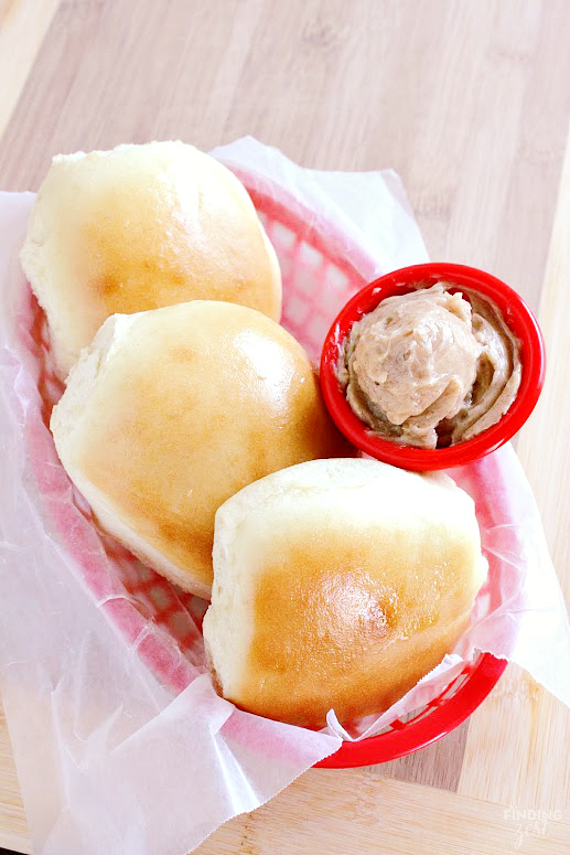 Copycat Texas Roadhouse Rolls and Cinnamon Butter Recipe