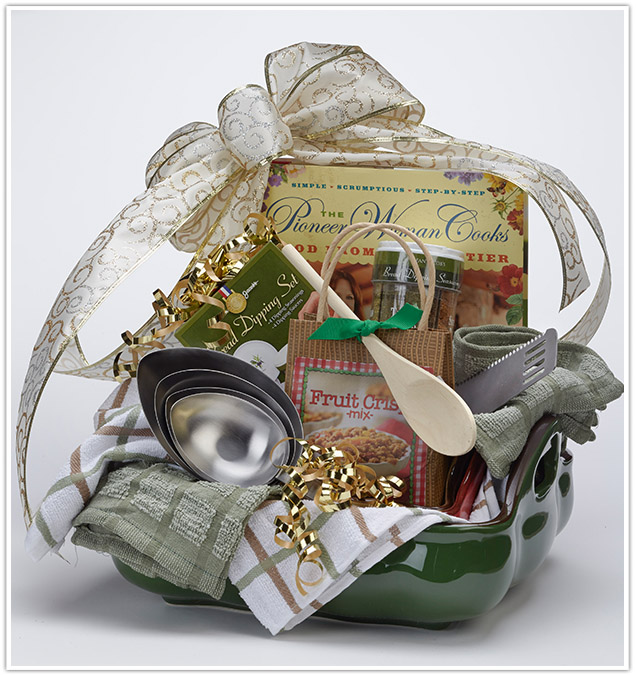 https://www.findingzest.com/wp-content/uploads/2014/12/Lakeside-Collection-Cooking-Up-Something-Special-Gift-Basket.jpg