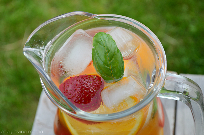 https://www.findingzest.com/wp-content/uploads/2015/06/Strawberry-Orange-with-Basil-Infused-Water.jpg