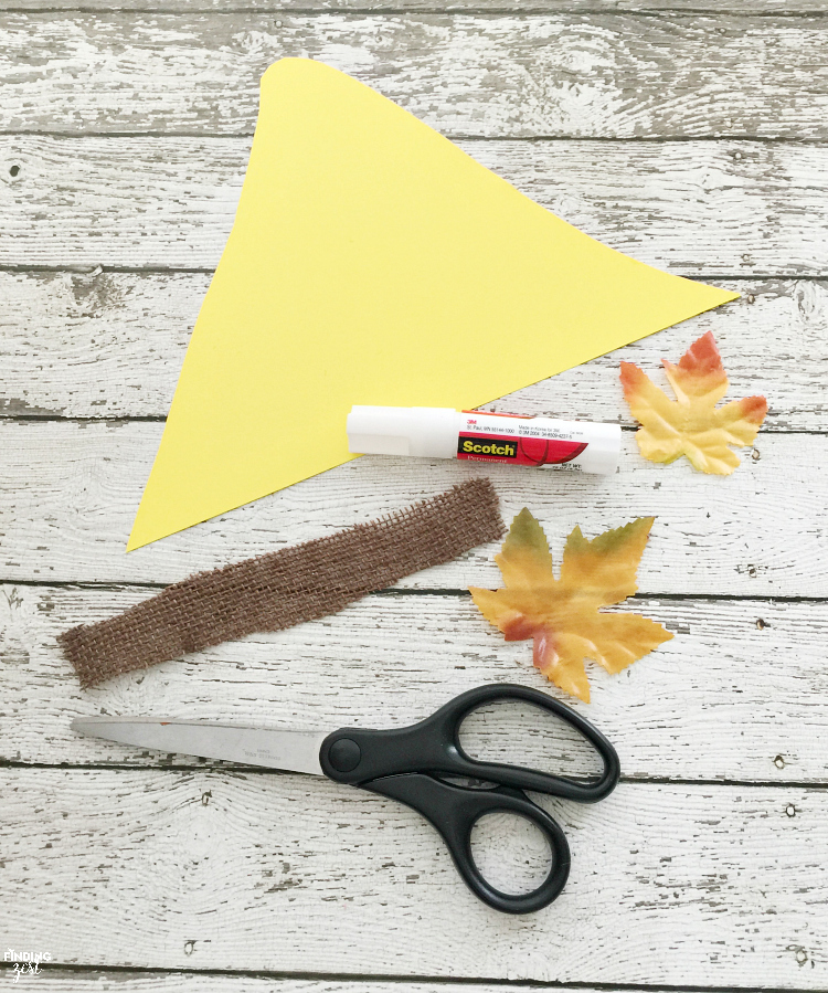 Learn how to make this Scarecrow Paper Plate Craft for Thanksgiving or fall! This kid craft is perfect for preschool and elementary school aged kids.