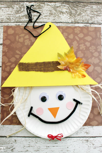 Learn how to make this Scarecrow Paper Plate Craft for Thanksgiving or fall! This kid craft is perfect for preschool and elementary school aged kids.