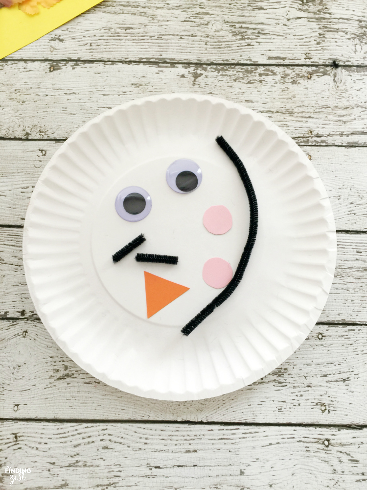 Learn how to make this Scarecrow Paper Plate Craft for Thanksgiving or fall! This kid craft is perfect for preschool and elementary school aged kids.