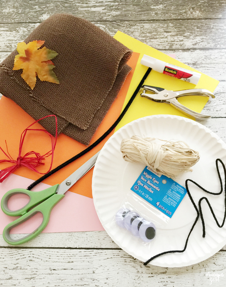 Learn how to make this Scarecrow Paper Plate Craft for Thanksgiving or fall! This kid craft is perfect for preschool and elementary school aged kids.