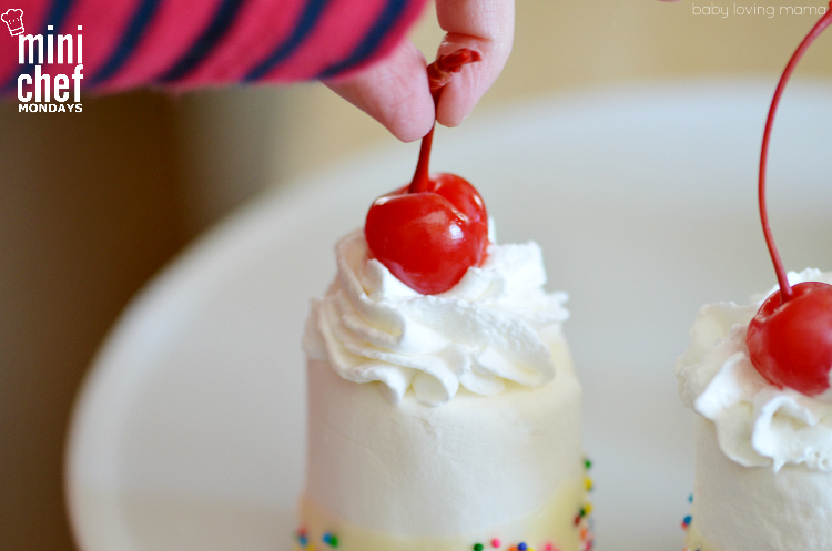 Cherry to Chocolate Dipped Sundae Marshmallows
