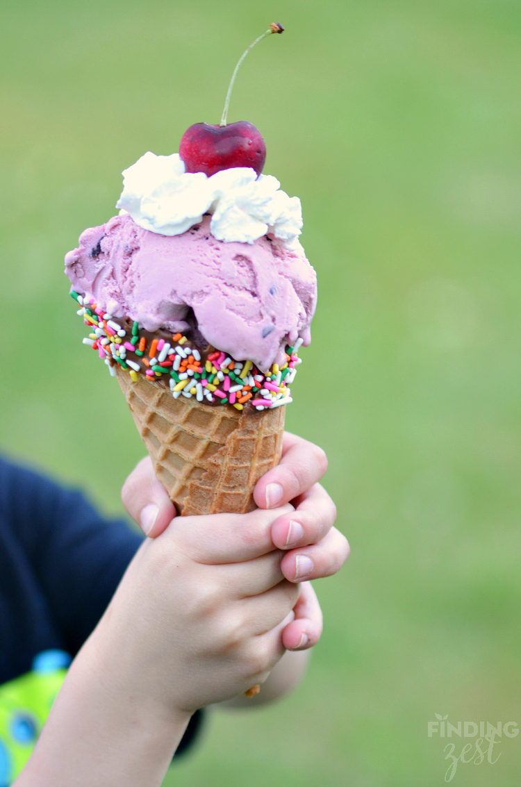 How to Make Chocolate Dipped Cones