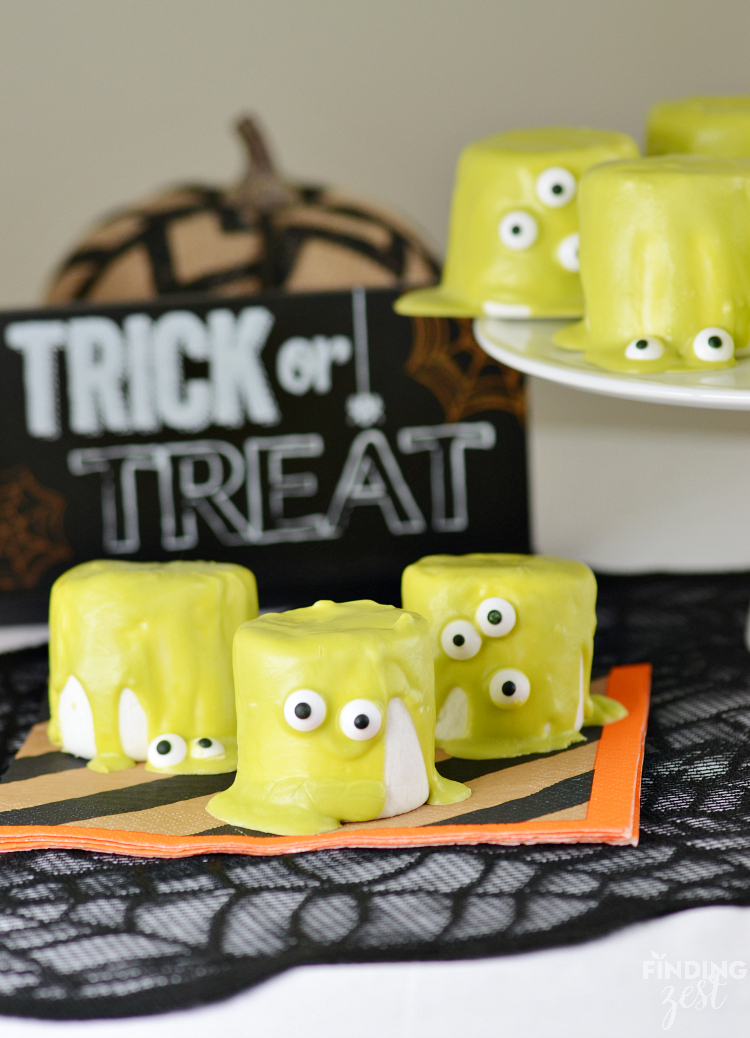 These slime Halloween Monster Marshmallows are a fun no-bake Halloween treat. These are so easy to make and kids will love the eyes that slide down!