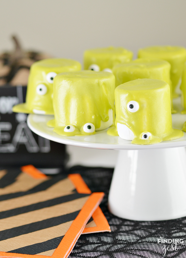 These slime Halloween Monster Marshmallows are a fun no-bake Halloween treat. These are so easy to make and kids will love the eyes that slide down!