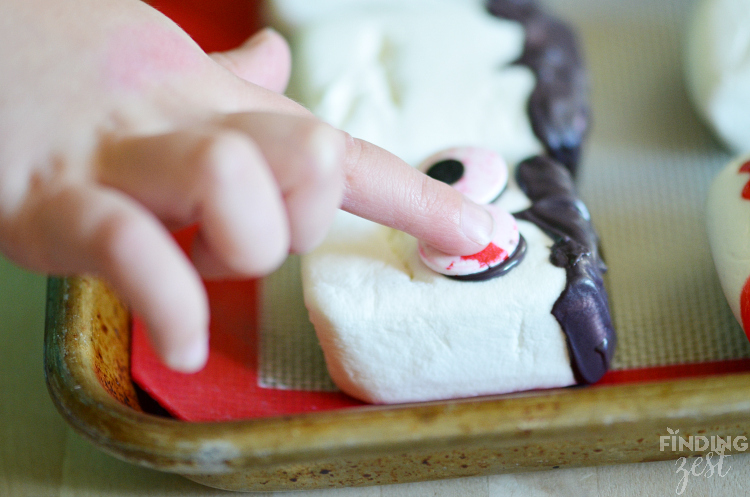 Adding Eyes to Vampire Marshmallows