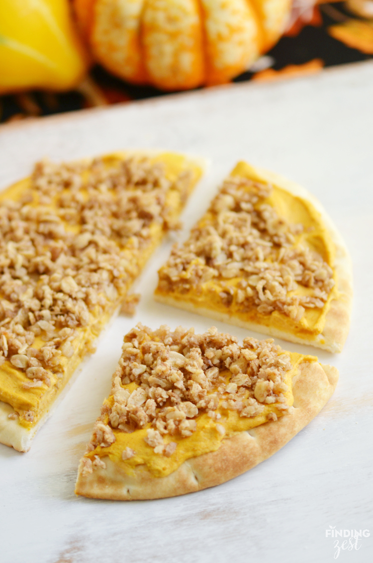 This warm pumpkin dessert flatbread with crumb topping can be made in under 15 minutes!