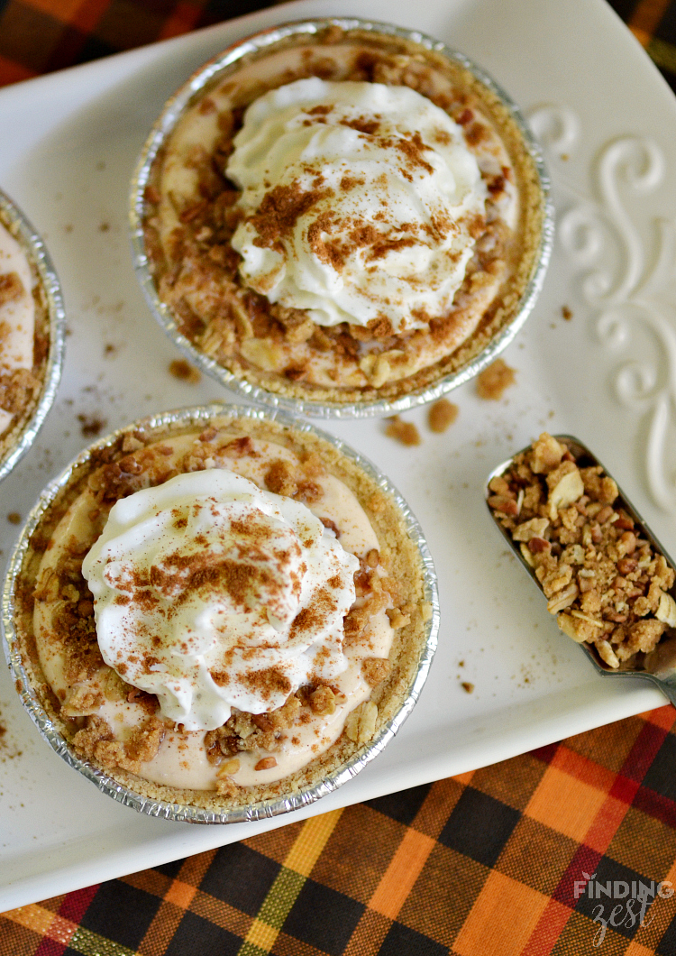 Easy Mini Pumpkin Pies with Crumb Topping