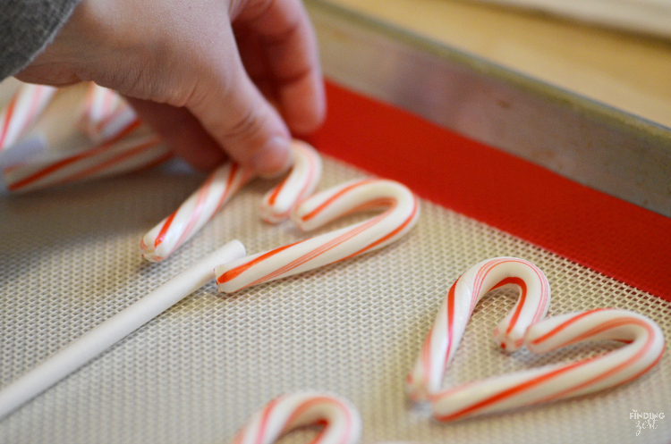 These no-bake Candy Cane Reindeer Pops are a fun holiday treat. They are easy and are a great homemade food gift that kids can help you make!