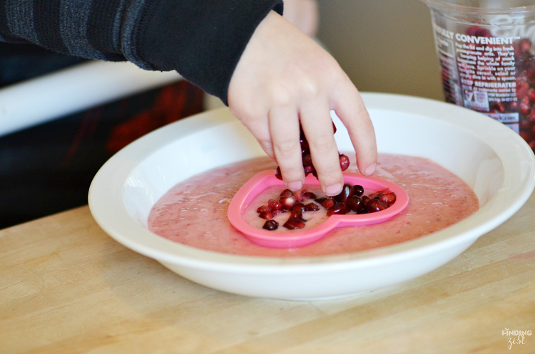 Learn how to make a Fruit Smoothie Bowl Heart! Perfect for Valentine's Day, Mother's Day or just because. Give this kid-friendly breakfast a try!