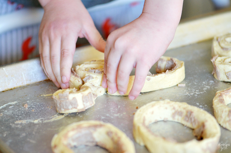 Give these easy Easter Cinnamon Rolls a try for breakfast. You won't believe how simple it is to make bunny and berry filled Easter egg cinnamon rolls! 