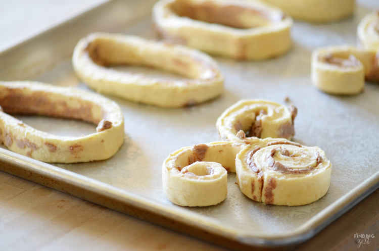 Give these easy Easter Cinnamon Rolls a try for breakfast. You won't believe how simple it is to make bunny and berry filled Easter egg cinnamon rolls! 