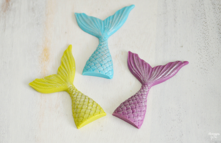 Looking for easy mermaid party ideas? Learn how to make a sparkling chocolate mermaid tail. Perfect for birthday cakes, cupcakes, party favors, garnish and more!