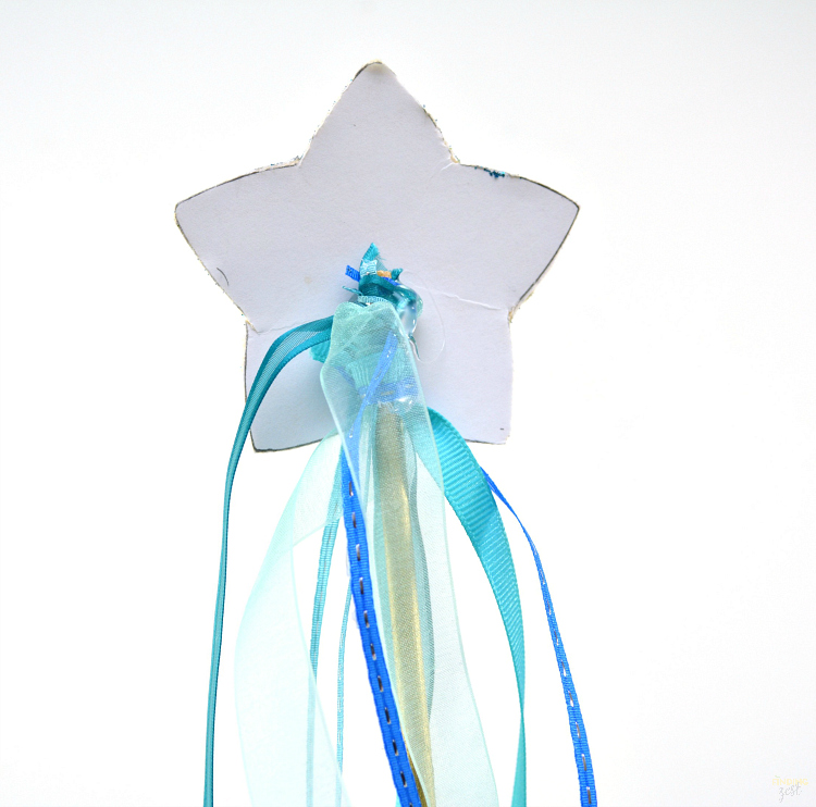 Ever wonder how to make a mermaid wand? These step by step instructions will show you how easy it is to create a magic wand for kids fit for any mermaid fan! Makes for great mermaid birthday party favors or craft activity. Colors can easily be switched out to create a star wand for any princess, fairy or unicorn party.