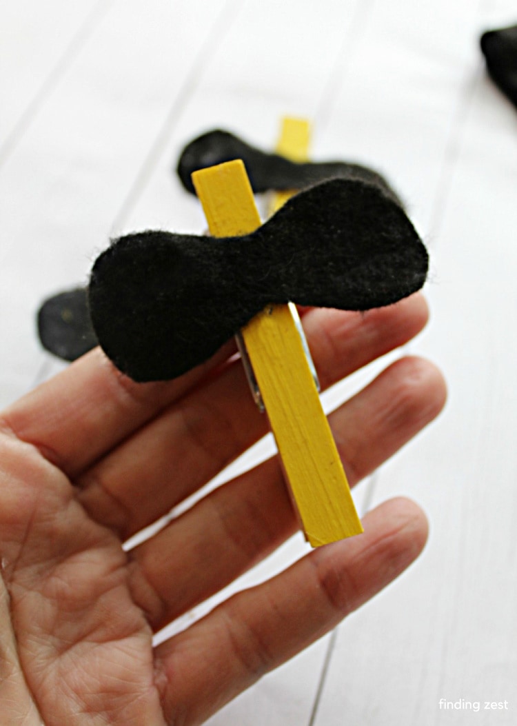 Using felt and a clothespin to make a bee craft