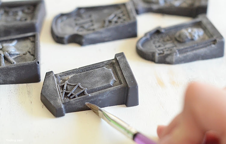 Adding pearl dust to edible gravestones
