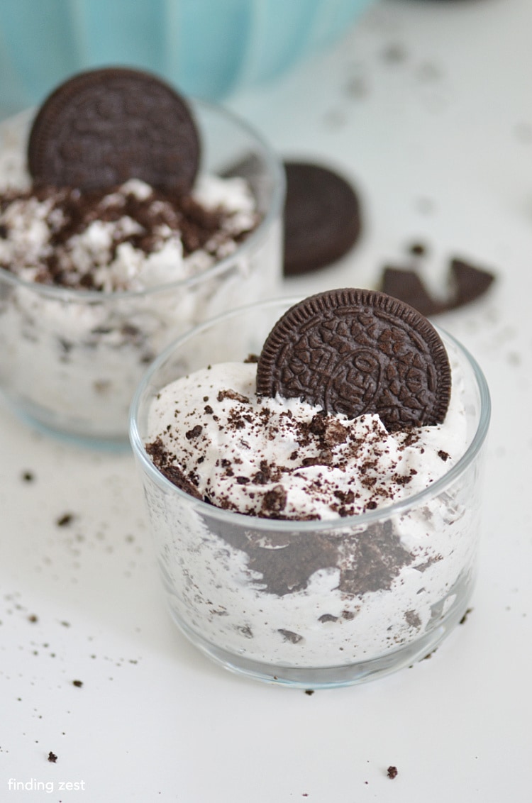 Oreo Fluff is the easiest dessert ever! Only 5 ingredients and 5 minutes is all you need to whip up this fluffy dessert! 