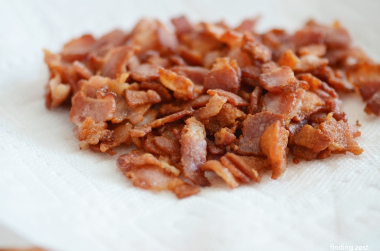 Freshly cooked crumbled bacon for dip