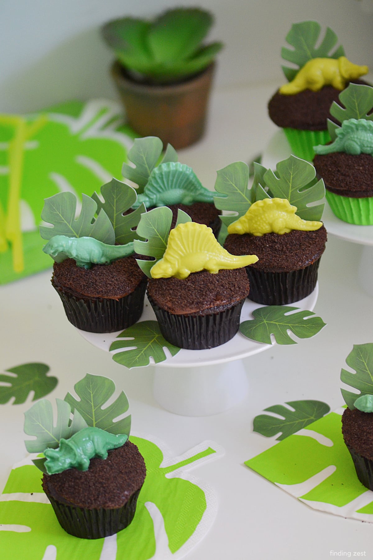 These chocolate dinosaur cupcakes are the perfect addition to any kid's birthday party! They're easy to make, and even easier to eat - your guests will think they are dino-mite!
