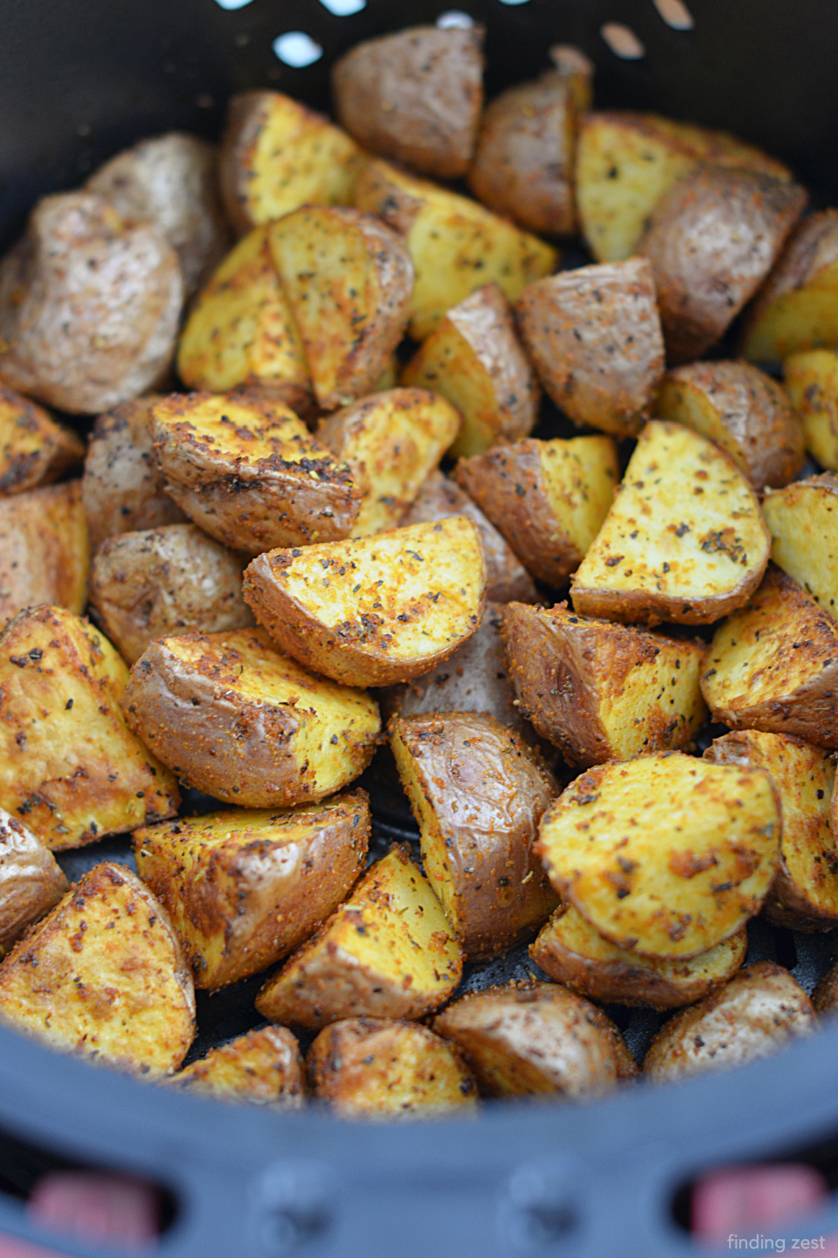 Red potatoes in the air fryer are a crowd-pleasing and easy side dish option. These crispy potatoes can be made in a fraction of the time it takes to roast them in the oven, and they may be seasoned with simple pantry spices. Give them a shot at your next special occasion or regular dinner!