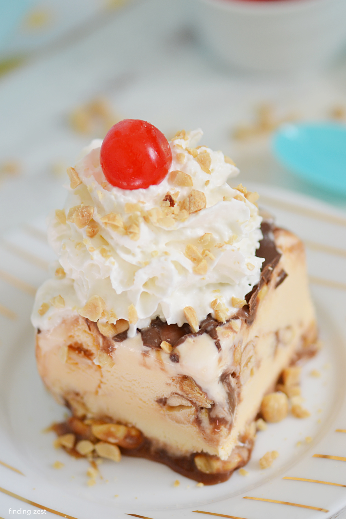 If you're in the mood for a delicious frozen treat that's easy to make and perfect for any occasion, look no further than this easy ice cream cake recipe. With simple ingredients and no baking required, this homemade ice cream cake will impress your family and friends without the fuss.